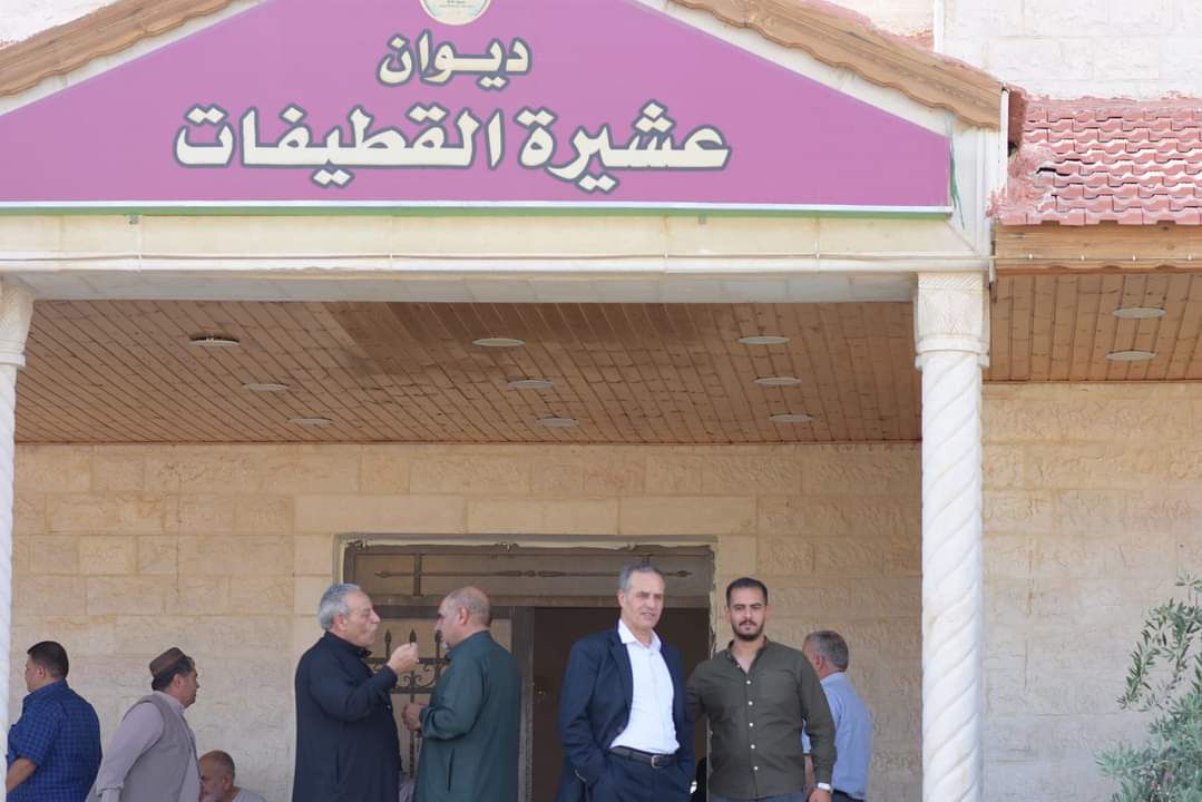 اجتماع حاشد في ديوان القطيفات يؤيد ترشيح العقيد المتقاعد يحيي المعابرة